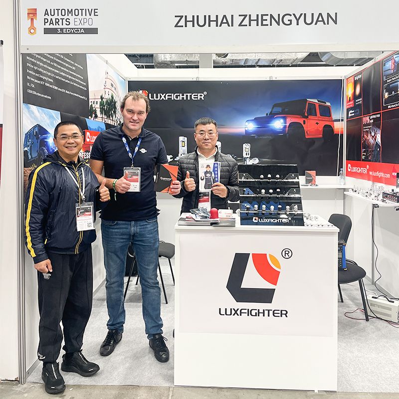 LUXFIGHTER LED žarometi in meglenke AUTOMOTIVE PARTS Expo požel vsesplošno priznanje
